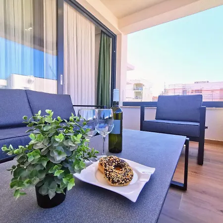 Diva With Heated Pool Apartman