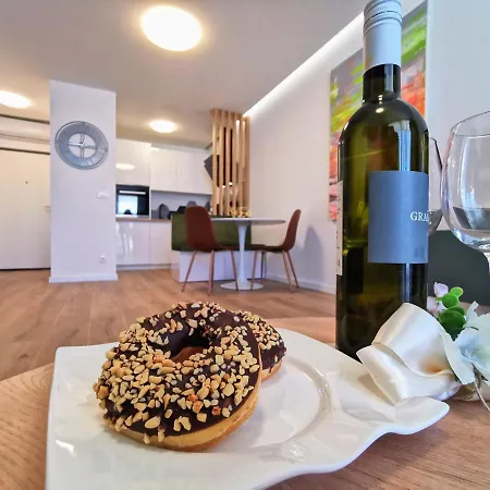 Diva With Heated Pool Apartman Trogir