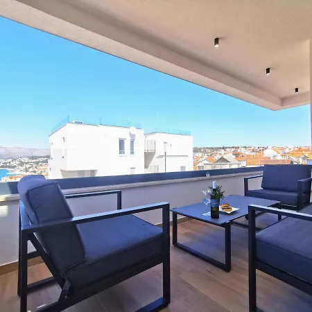 Apartman Diva With Heated Pool Trogir