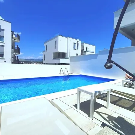 Diva With Heated Pool *